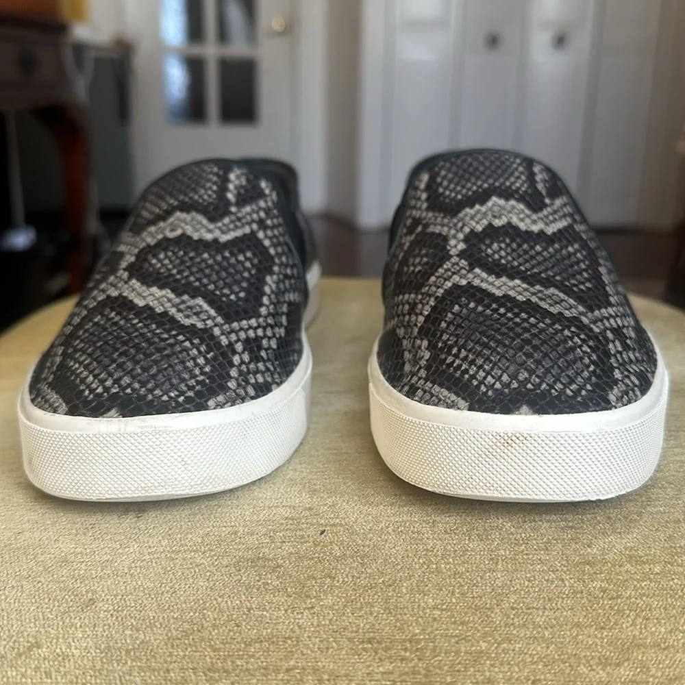 Vince Women's Blair Leather Slip On Sneakers Gray Snake Print Size 9.5